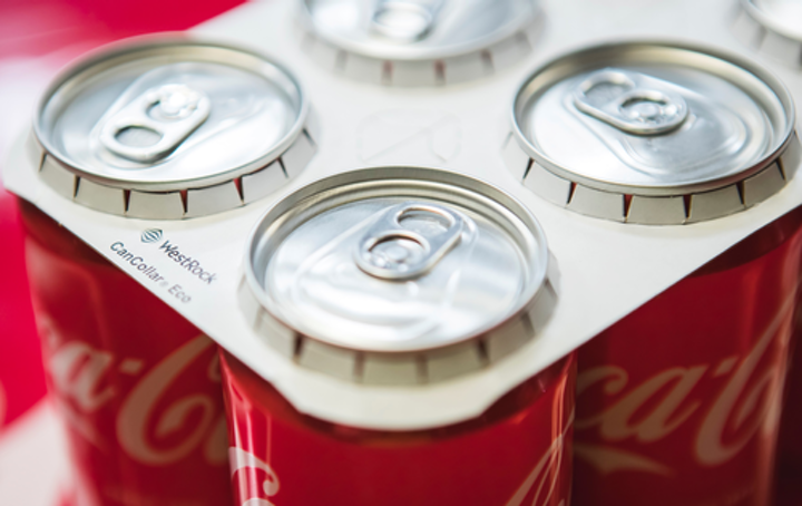 Coca-Cola arranca producción de latas con cartón