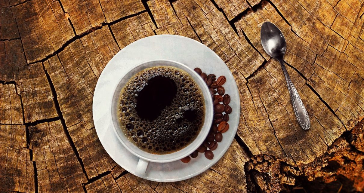 Vinculan tomar café a menor riesgo de cáncer de próstata